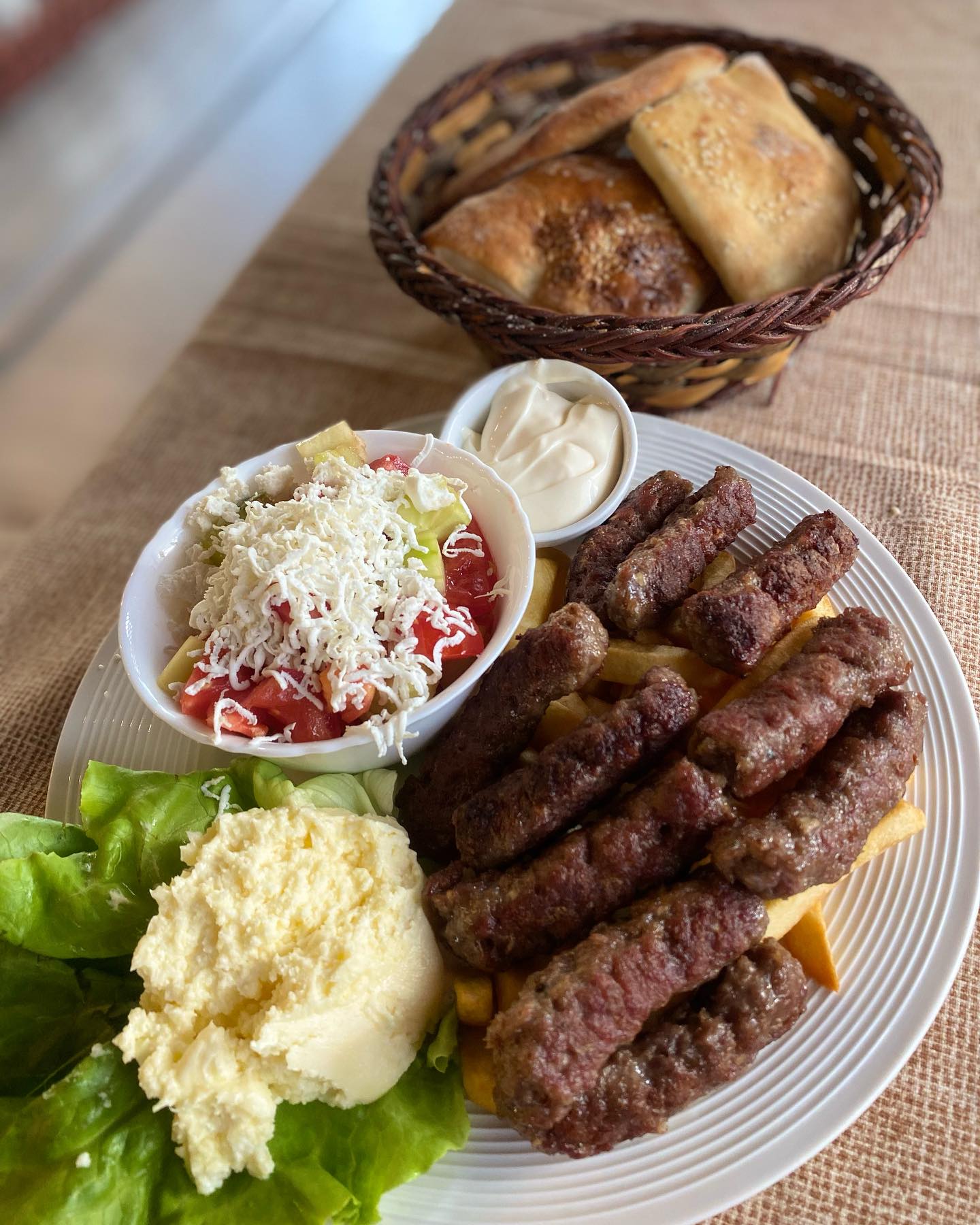 apartmani_restoran_bjelasica_1692032558_3169321264391300890_5456010207